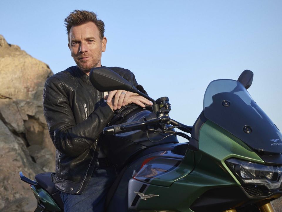 Moto Guzzi V100 Mandello com Ewan McGregor no comando